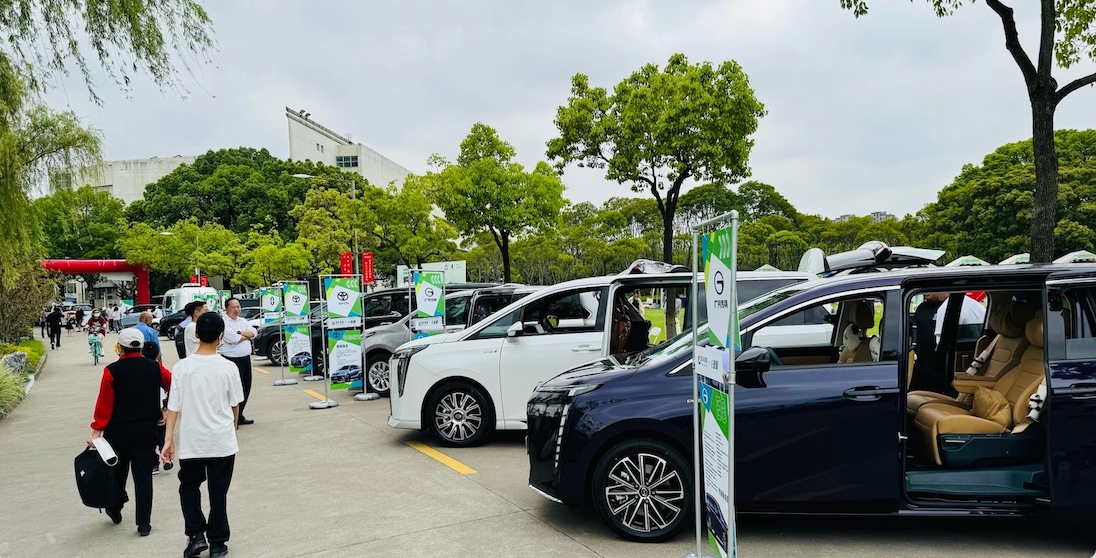 E直播“高校行”:上海大学站完美收官,新营销助力新汽车